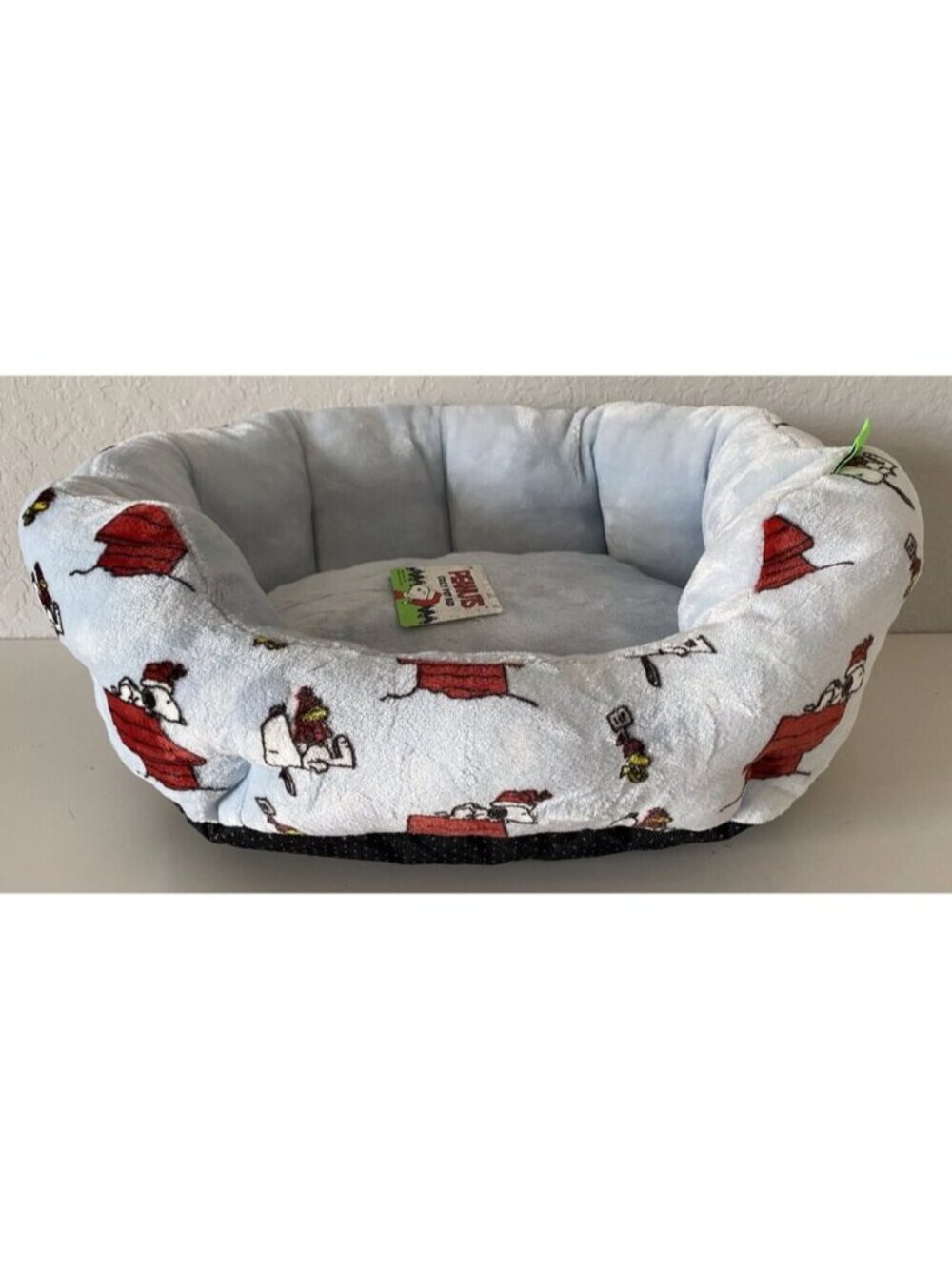 Peanuts Snoopy Small Dog Pet Cozy Cuddler Bed Christmas Doghouse 19 X 15 X 7”